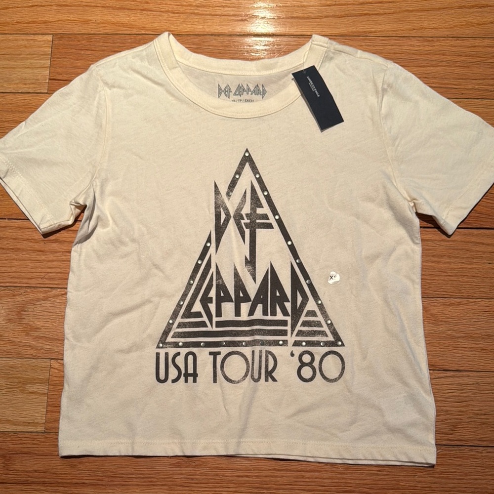 American Eagle Outfitters Cream Graphic Tee